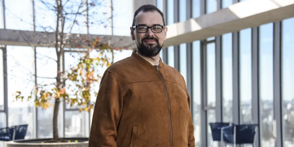 La transformación de Álvaro Godiño tras la cirugía bariátrica: un viaje de superación personal y profesional